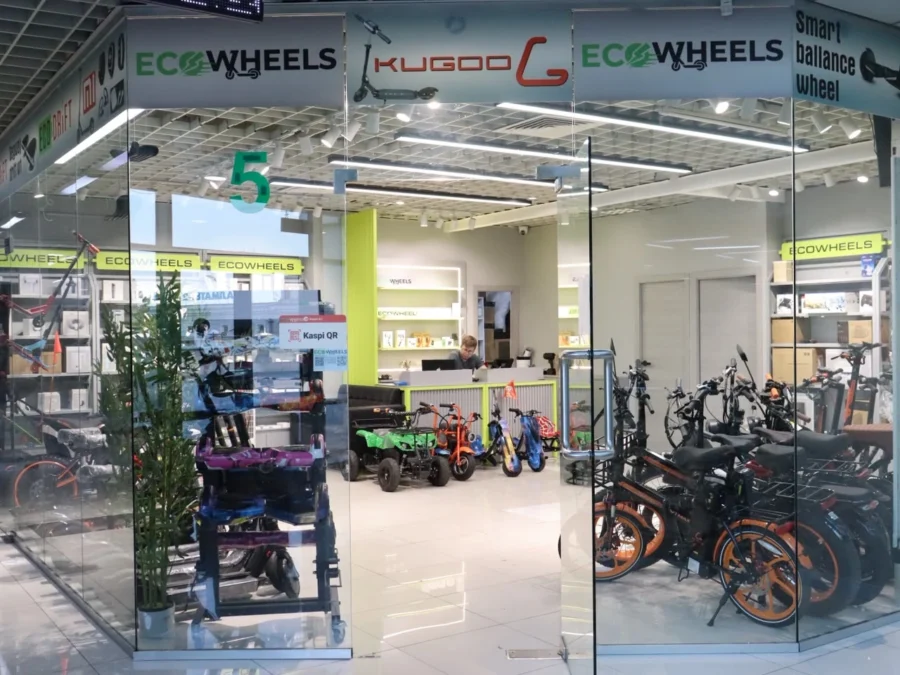 Витрина магазина EcoWheels в ТРЦ «Алтын Тараз»